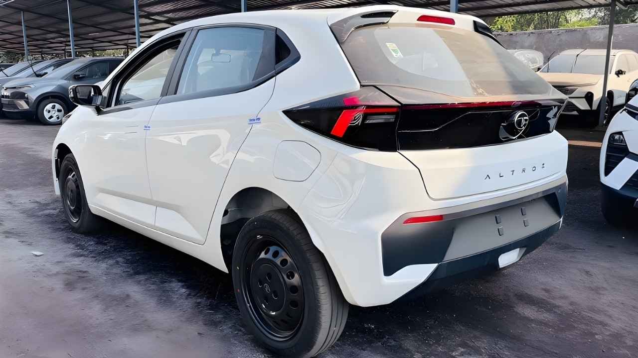 Tata Altroz 2026 Launched with Dhakad Features, 30kmpl Mileage and Starting Price Around ₹6 Lakh